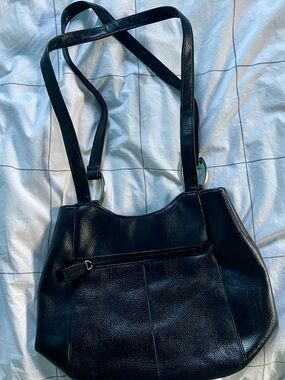 Classic Black Women's Shoulder Bag - Sleek Everyday Tote